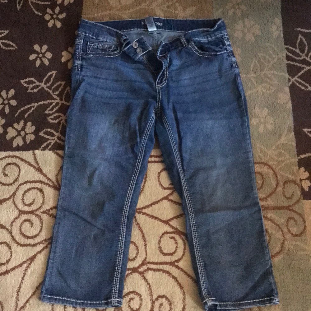 Women’s Capri pants, size 16